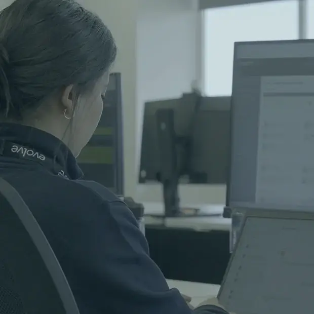 georgia-looking-at-laptop