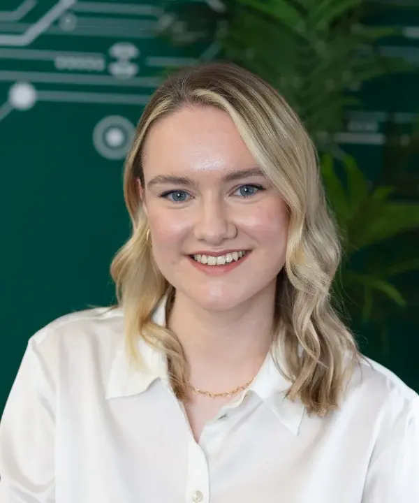 becky-mahood-headshot