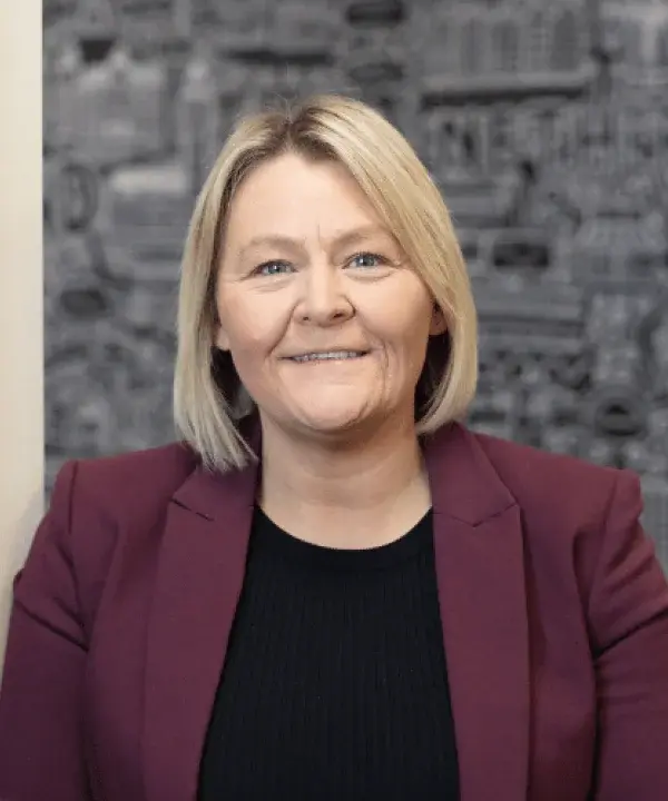 rachel-rowlandson-headshot